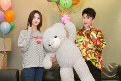 娱乐圈集体吃瓜,揭秘明星们的幕后故事